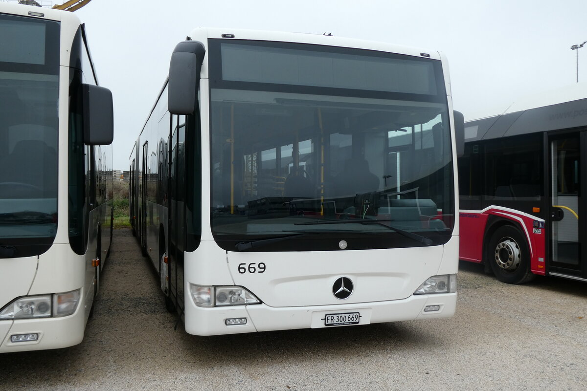 (281'966) - Intertours, Domdidier - Nr. 669/FR 300'669 - Mercedes (ex VZO Gr�ningen Nr. 311; ex VZO Gr�ningen Nr. 111) am 1. November 2025 in Domdidier, Garage