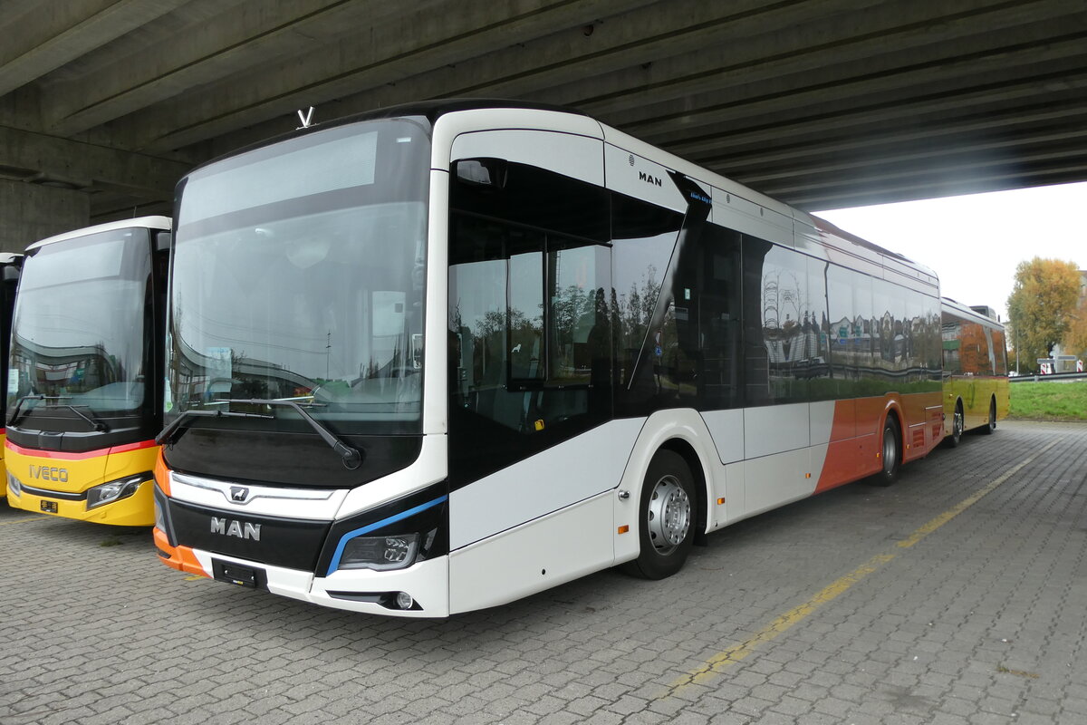 (281'985) - Gen�ve-Tours, Gen�ve - (3Y98) - eMAN am 1. November 2025 in Kerzers, Murtenstrasse