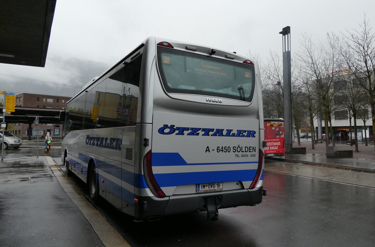 (282'055) - Aus Oesterreich: �VG S�lden - IM OVG 16 - Iveco am 2. November 2025 beim Bahnhof Sargans