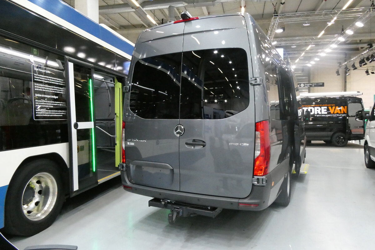 (282'151) - Globe-Limo, Le Lignon - Mercedes am 7. November 2025 in Bern, transport.ch