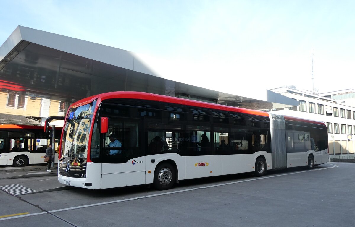 (282'267) - RVBW Wettingen - Nr. 116/AG 599'501 - eMercedes am 11. November 2025 beim Bahnhof Baden