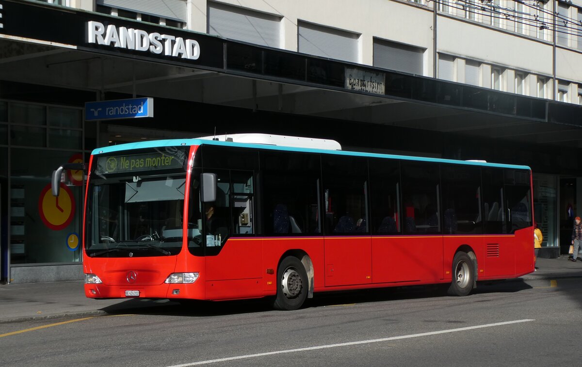 (282'368) - Funi-Car, Biel - Nr. 2/BE 424'202 - Mercedes (ex Knecht, Windisch Nr. 458) am 13. November 2025 beim Bahnhof Biel