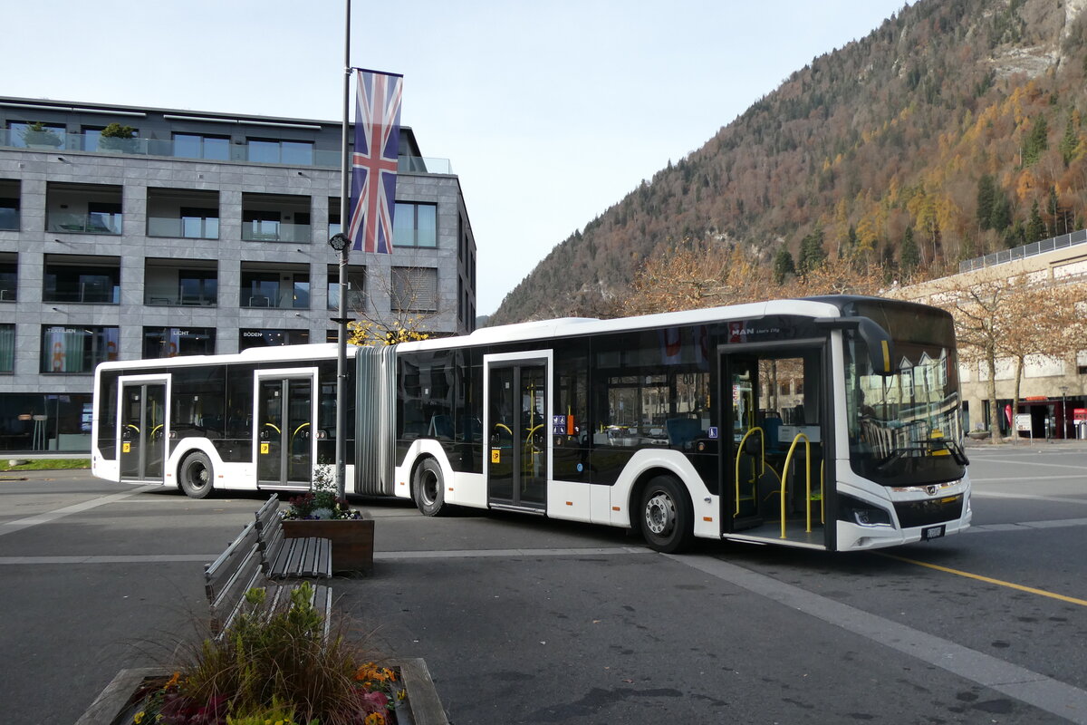 (282'384) - PostAuto Nordschweiz - BL 213'872/PID 12'417 - MAN (ex RSVG Troisdorf/D Nr. 2804) am 14. November 2025 am 14. November 2025 beim BAhnhof Interlaken Ost