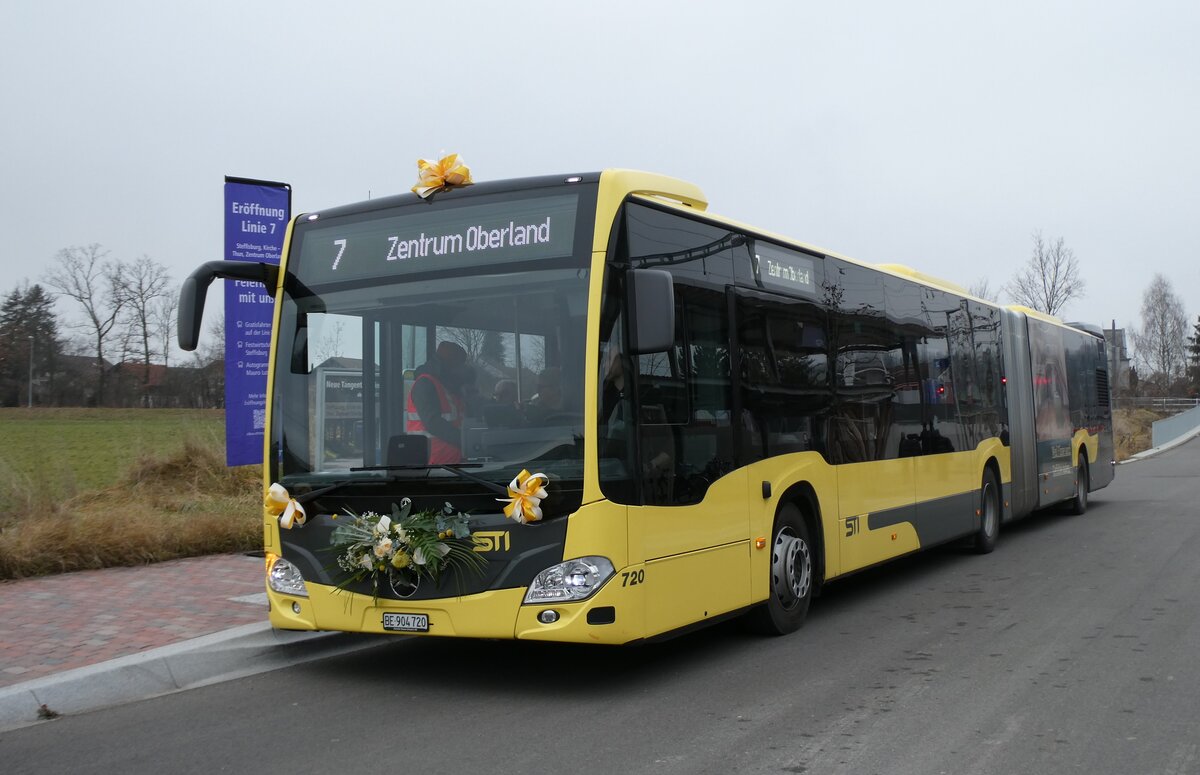 (283'169) - STI Thun - Nr. 720/BE 904'720 - Mercedes am 14. Dezember 2025 beim Bahnhof Steffisburg