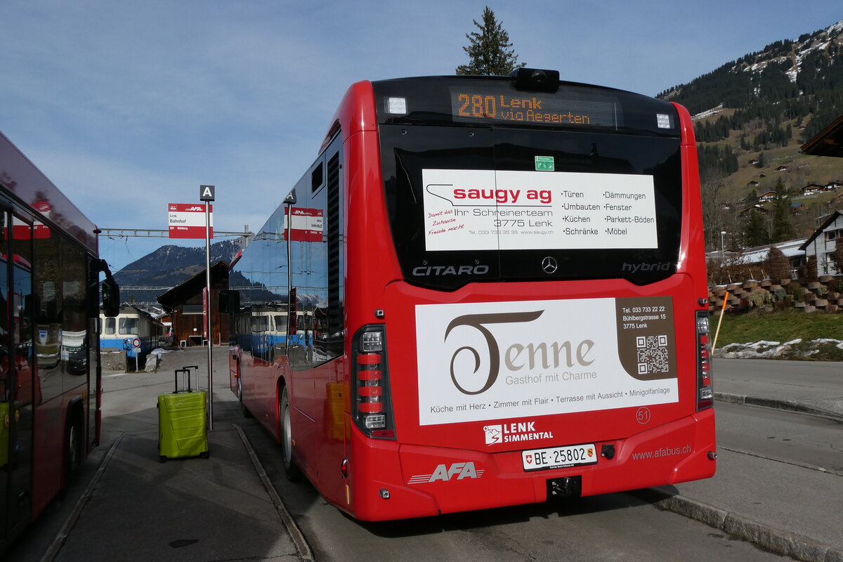 (283'199) - AFA Adelboden - Nr. 51/BE 25'802 - Mercedes am 15. Dezember 2025 beim Bahnhof Lenk