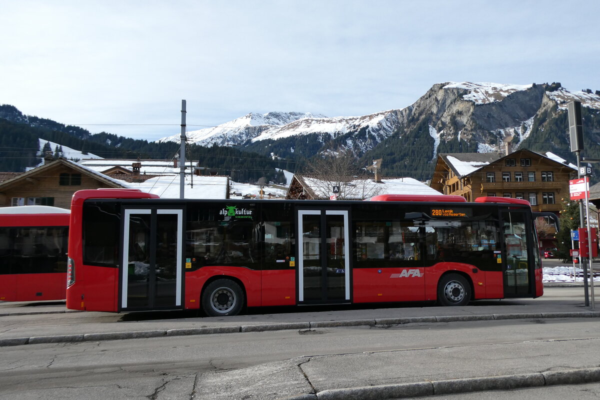 (283'200) - AFA Adelboden - Nr. 51/BE 25'802 - Mercedes am 15. Dezember 2025 beim Bahnhof Lenk
