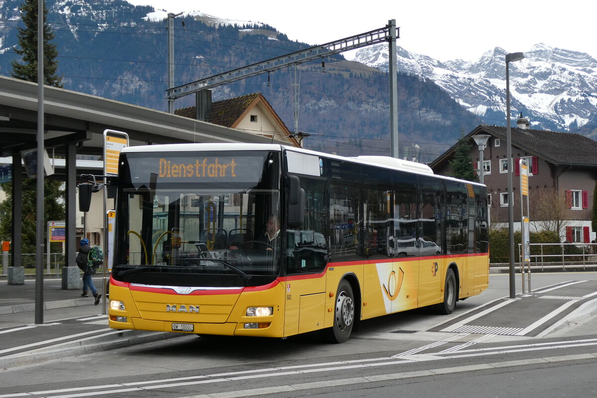 (283'279) - PostAuto Zentralschweiz - Nr. 502/OW 10'002/PID 10'266 - MAN (ex Nr. 5; ex Dillier, Sarnen Nr. 5) am 19. Dezember 2025 beim Bahnhof Sarnen