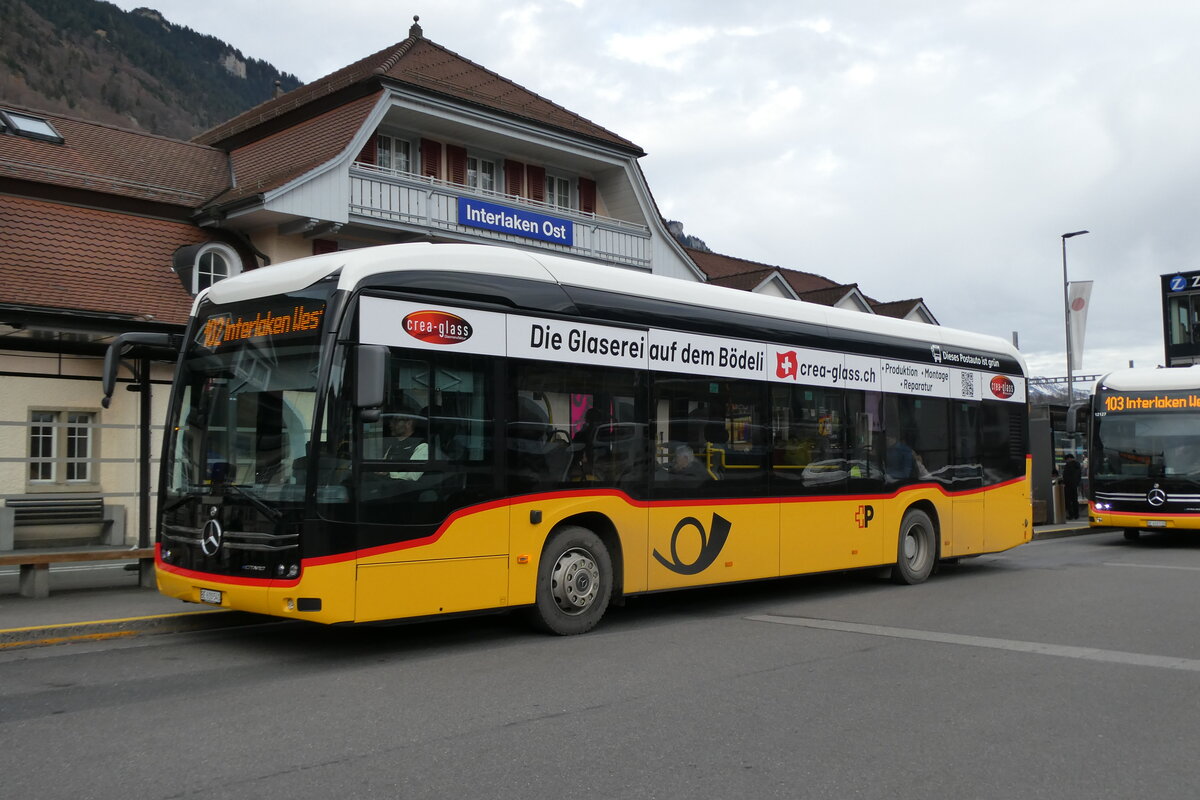 (283'308) - PostAuto Bern - BE 610'541/PID 12'130 - eMercedes am 19. Dezember 2025 beim Bahnhof Interlaken Ost