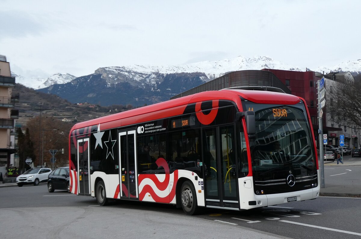(283'453) - PostAuto Wallis - Nr. 151/VS 574'959/PID 12'151 - eMercedes am 23. Dezember 2025 beim Bahnhof Sion