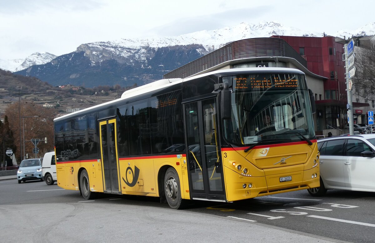 (283'458) - Lathion, Sion - Nr. 3/VS 26'221/PID 10'865 - Volvo am 23. Dezember 2025 beim Bahnhof Sion