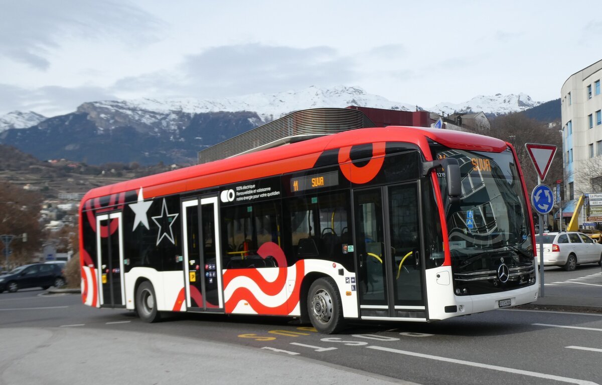 (283'467) - PostAuto Wallis - Nr. 158/VS 574'966/PID 12'158 - eMercedes am 23. Dezember 2025 beim Bahnhof Sion