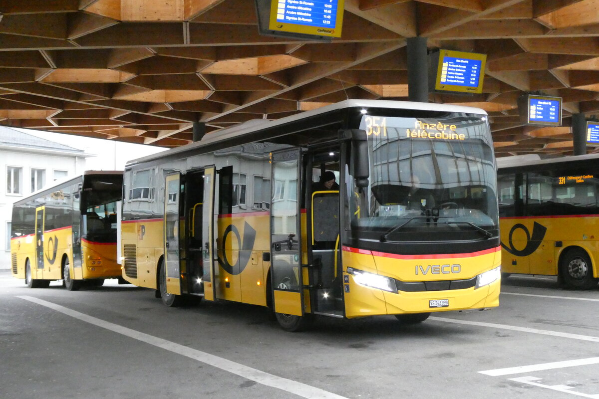(283'540) - Buchard, Leytron - VS 243'998/PID 12'237 - Iveco am 30. Dezember 2025 beim Bahnhof Sion