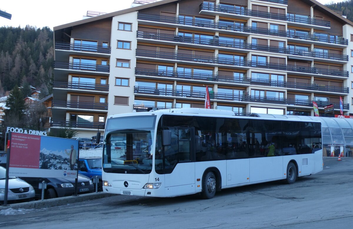 (283'562) - Lathion, Sion - Nr. 14/VS 552'757 - Mercedes (ex SB Schaffhausen Nr. 28) am 30. Dezember 2025 in Haute-Nendaz, T�l�cabine