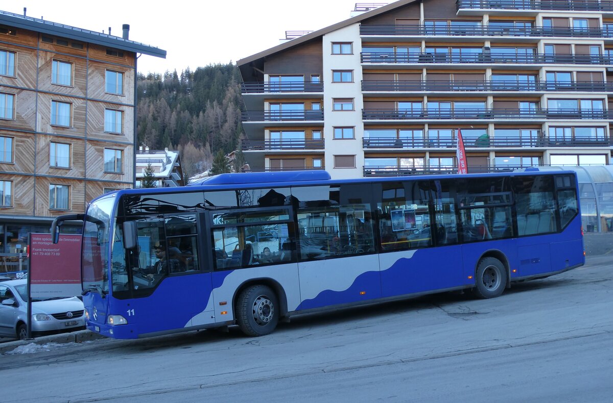 (283'573) - Lathion, Sion - Nr. 11/VS 5368 - Mercedes (ex VZP Gr�ningen Nr. 74) am 30. Dezember 2025 in Haute-Nendaz, T�l�cabine