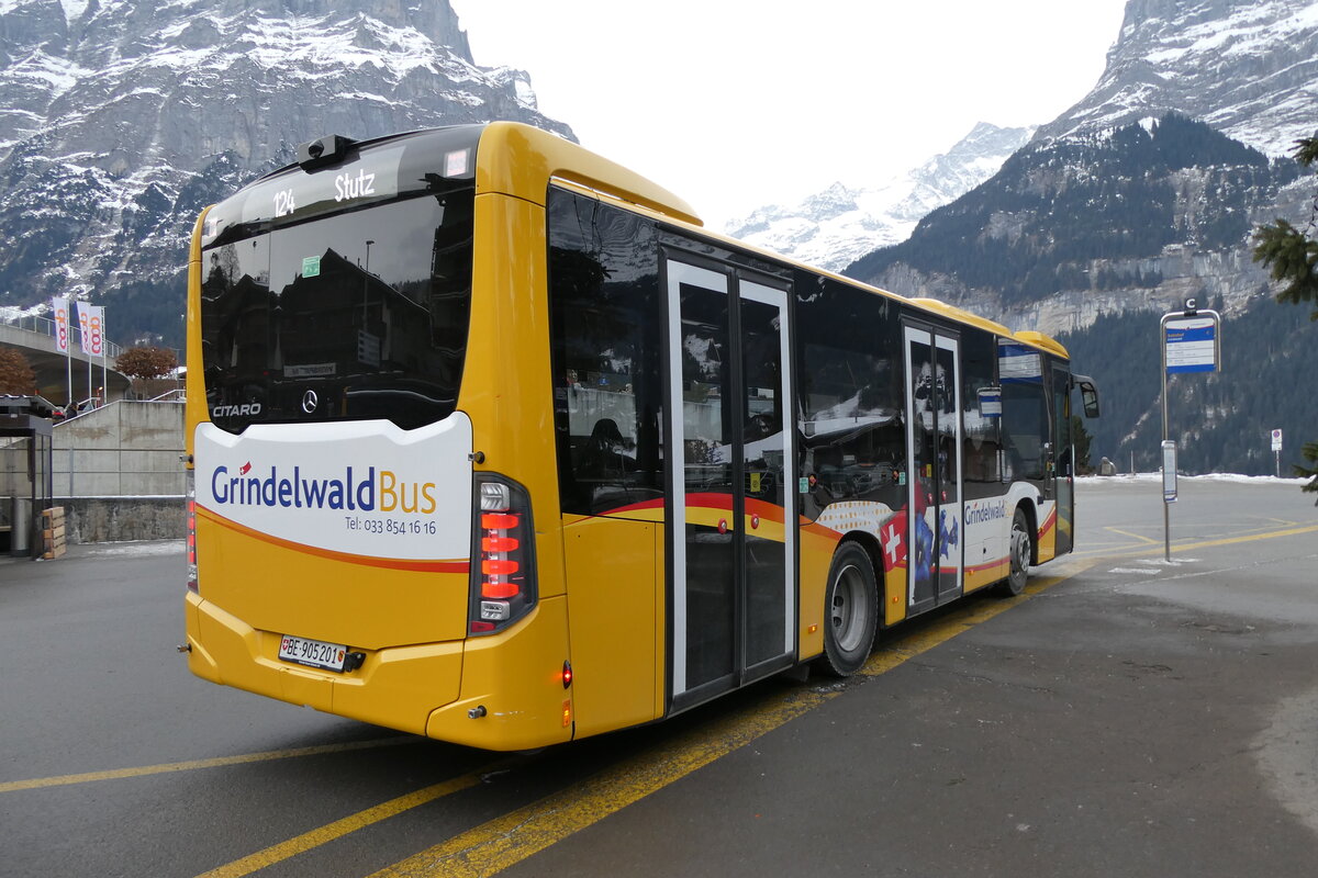 (283'645) - GrindelwaldBus, Grindelwald - Nr. 201/BE 905'201 - Mercedes am 2. Januar 2026 beim Bahnhof Grindelwald