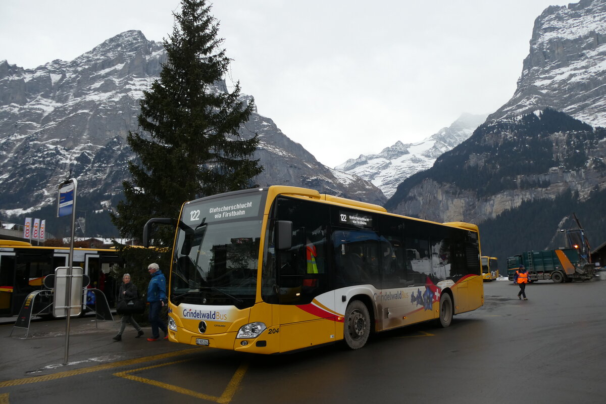 (283'672) - GrindelwaldBus, Grindelwald - Nr. 204/BE 905'204 - Mercedes am 2. Januar 2026 beim Bahnhof Grindelwald