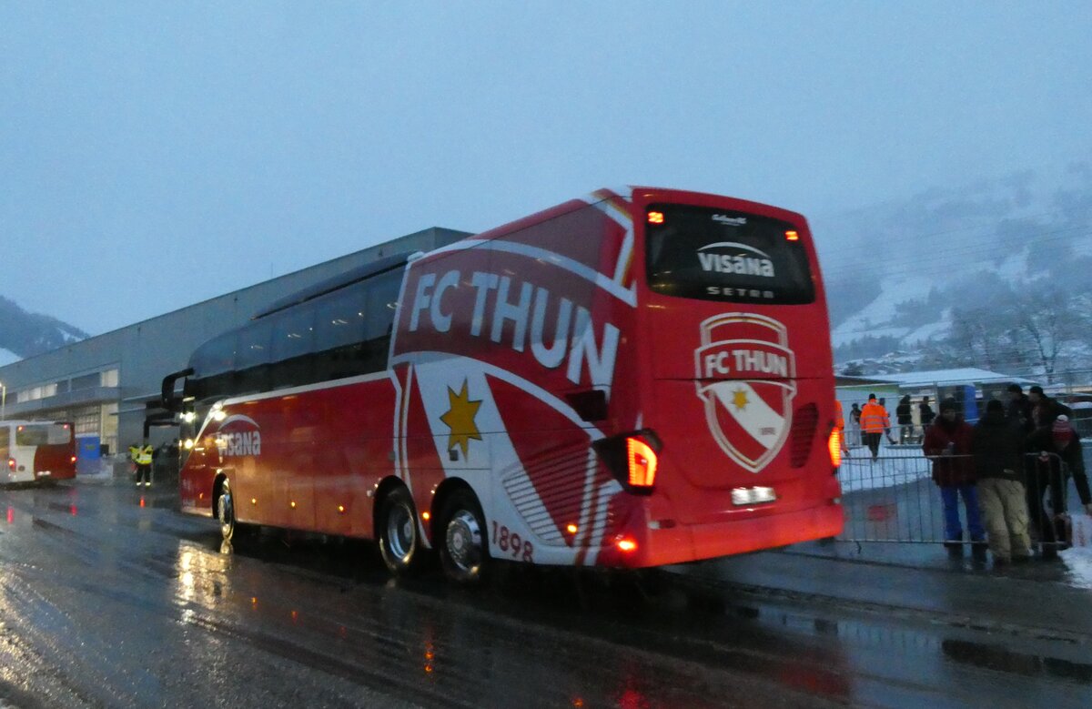 (283'783) - Gafner, Gwatt - Nr. 122/BE 269'728 - Setra am 10. Januar 2026 beim Bahnhof Frutigen