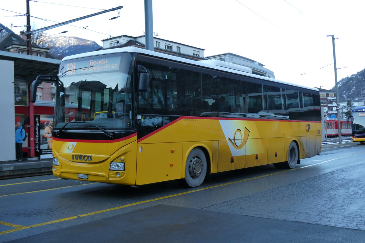 (284'142) - PostAuto Wallis - VS 441407/PID 10'349 - Iveco am 15. Januar 2026 beim Bahnhof Brig