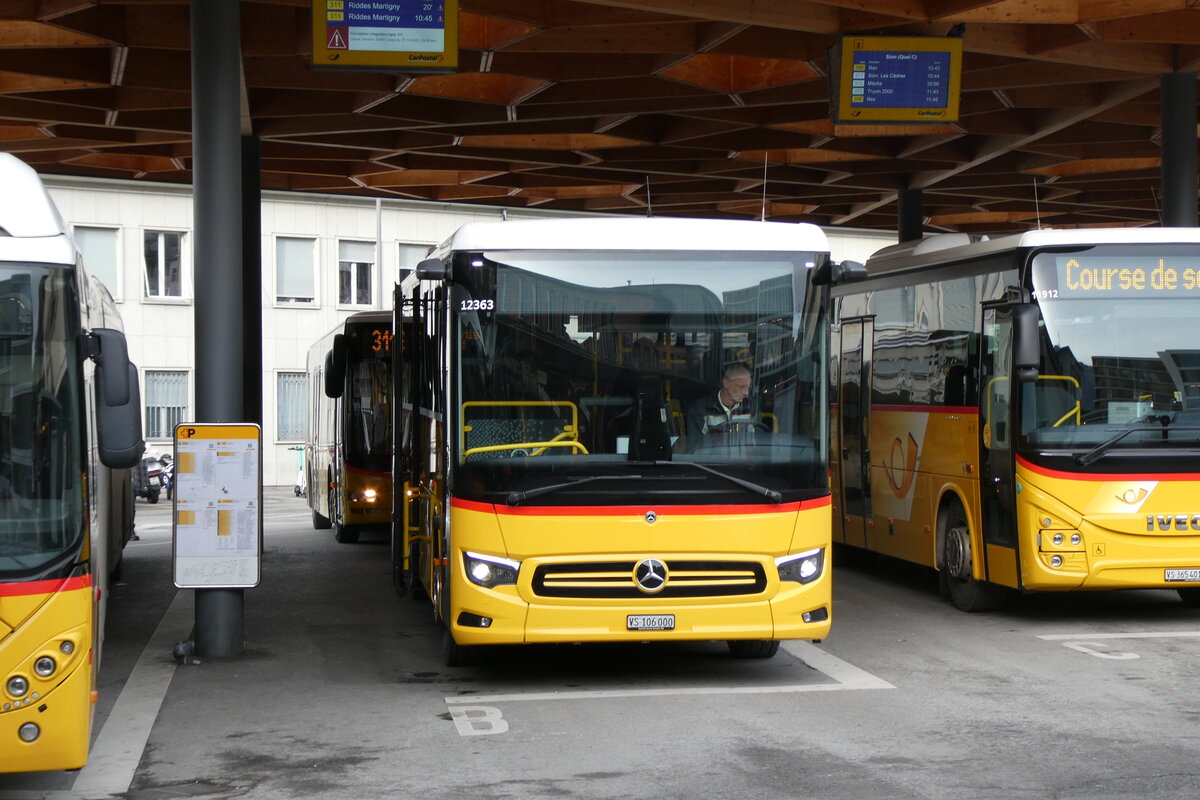 (284'372) - PostAuto Wallis - Nr. 12/VS 106'000/PID 12'363 - Mercedes am 27. Januar 2026 beim Bahnhof Sion