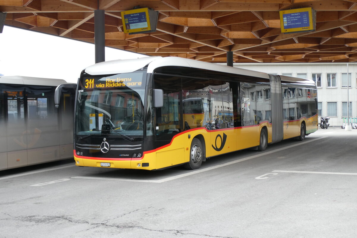 (284'396) - PostAuto Wallis - Nr. 144/VS 574'952/PID 12'144 - eMercedes am 27. Januar 2026 beim Bahnhof Sion