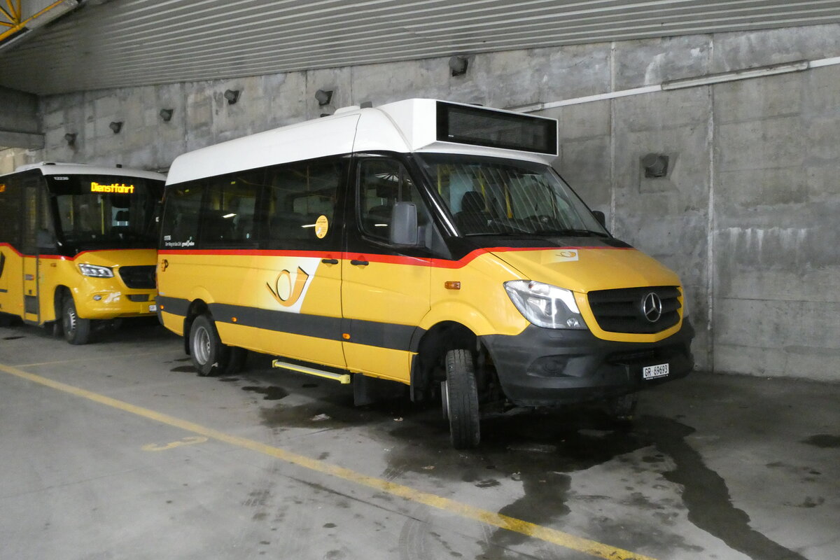 (284'640) - PostAuto Graub�nden - GR 69'693/PID 11'176 - Mercedes am 6. Februar 2026 in Thusis, Postautostation