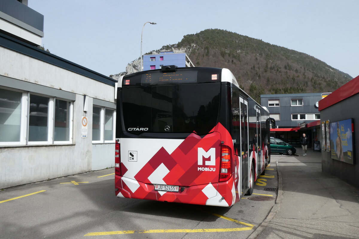 (285'245) - CarPostal Ouest - JU 52'455/PID 11'331 - Solaris am 6. M�rz 2026 beim Bahnhof Moutier
