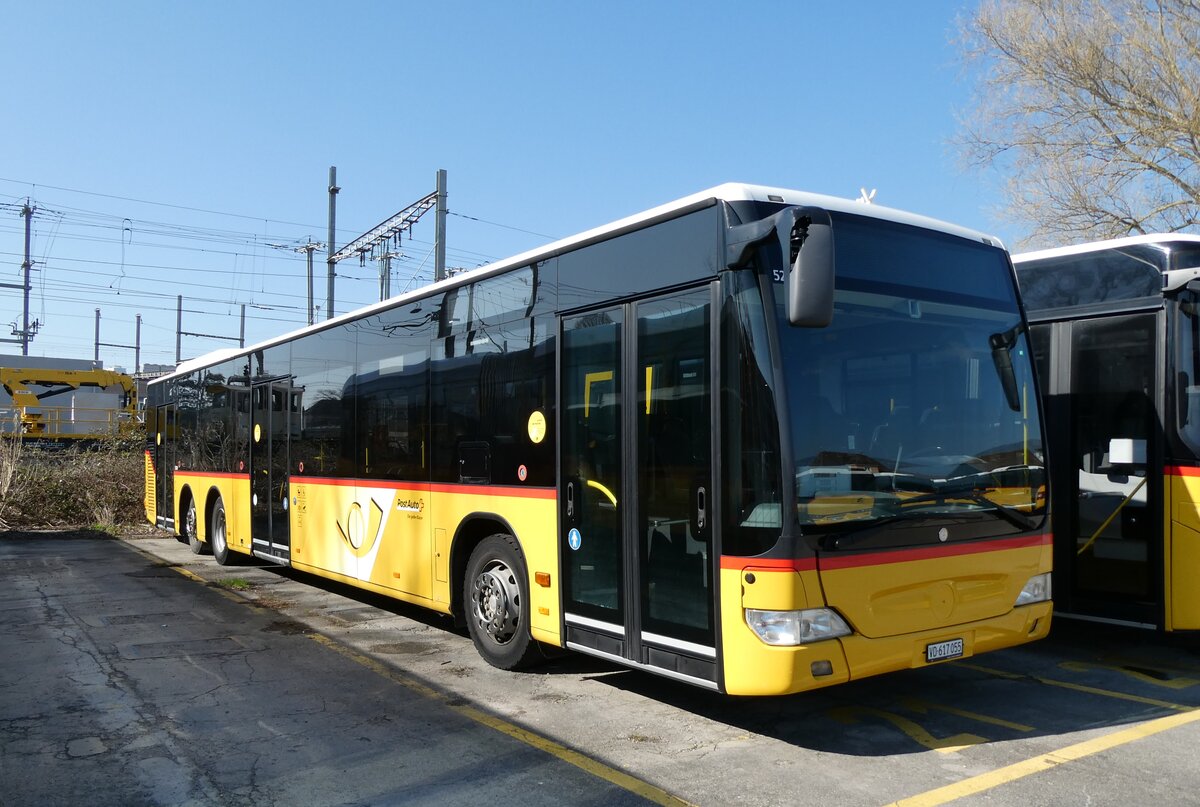 (285'595) - CarPostal Ouest - VD 617'055/PID 5220 - Mercedes (ex PostAuto Ostschweiz; ex PostAuto Ostschweiz Nr. 8) am 21. M�rz 2026 in Yverdon, Garage