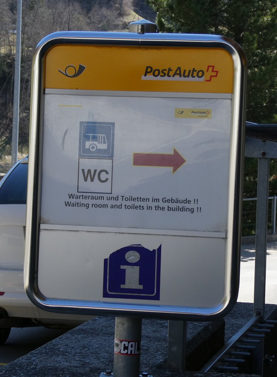 (286'013) - PostAuto-Warteraum und Toiletten im Geb�ude am 7. April 2026 in Reuti-Hasliberg, Dorf