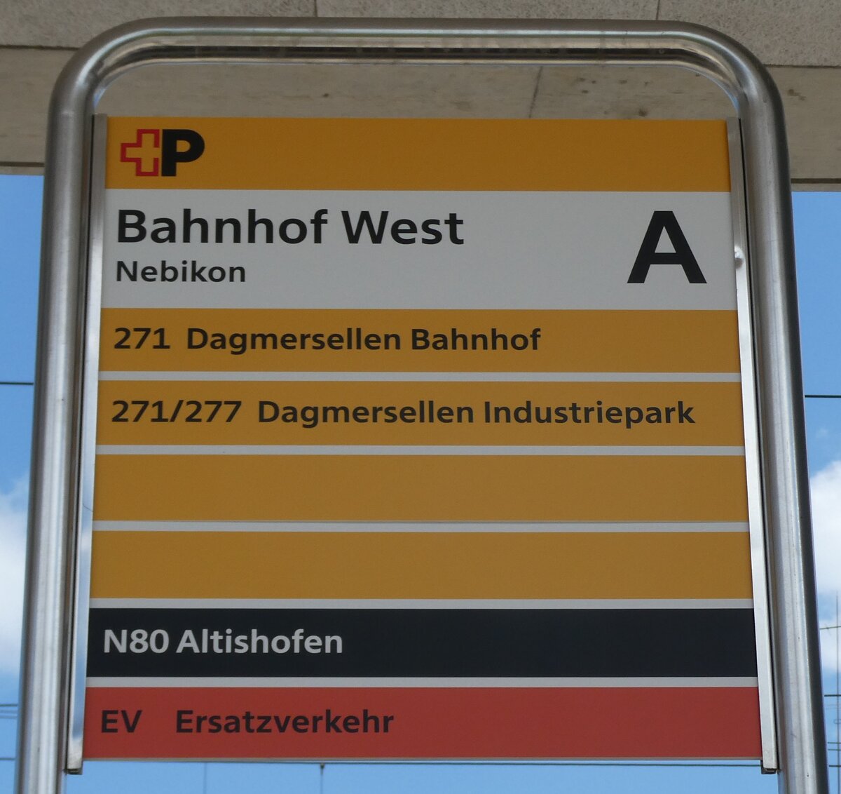 (286'277) - +P_Haltestellenschild - Nebikon, Bahnhof West - am 21. April 2026