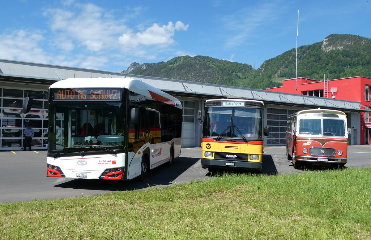 (286'889) - AAGS Schwyz - Nr. 6/SZ 5006 - eSolaris + Ruklic, Schaffhausen - SH 31'376 - NAW/Hess (wy AVG Meiringen Nr. 68/PID 964; ex P 24'454) + Dysli, Bern - Nr. 18/BE 17'120 - FBW/FHS (ex P 23'211; ex P 21'011) am 9. Mai 2026 in Ibach, Busdepot