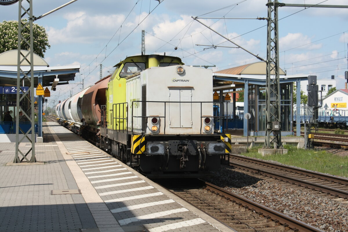 293 XXX von Captrain mit einem G�terzug bei der Durchfahrt im Bahnhof Delitzsch unt Bf am 20.5.21