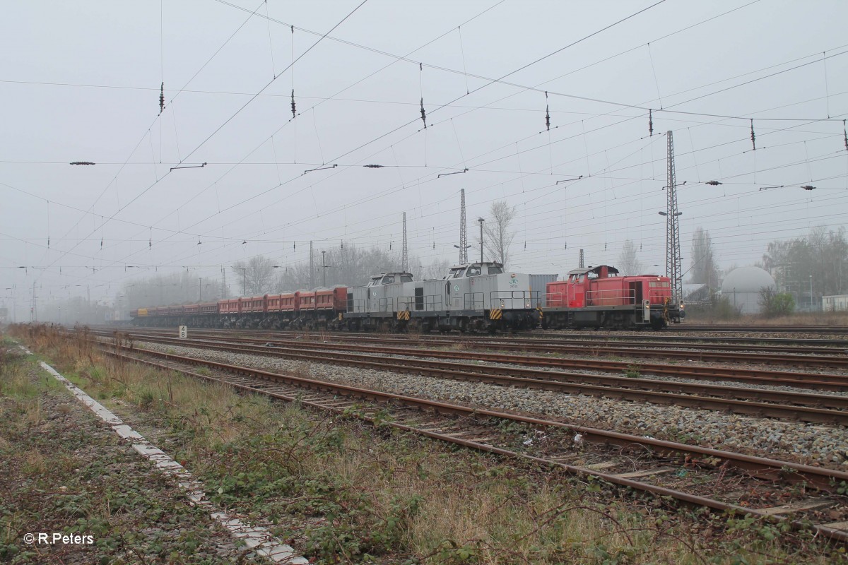 293.02 + 293.01 streffen mit ihrem Seitenkippwagenzug auf 294 754-5 in Leipzig Schönefeld. 29.03.14