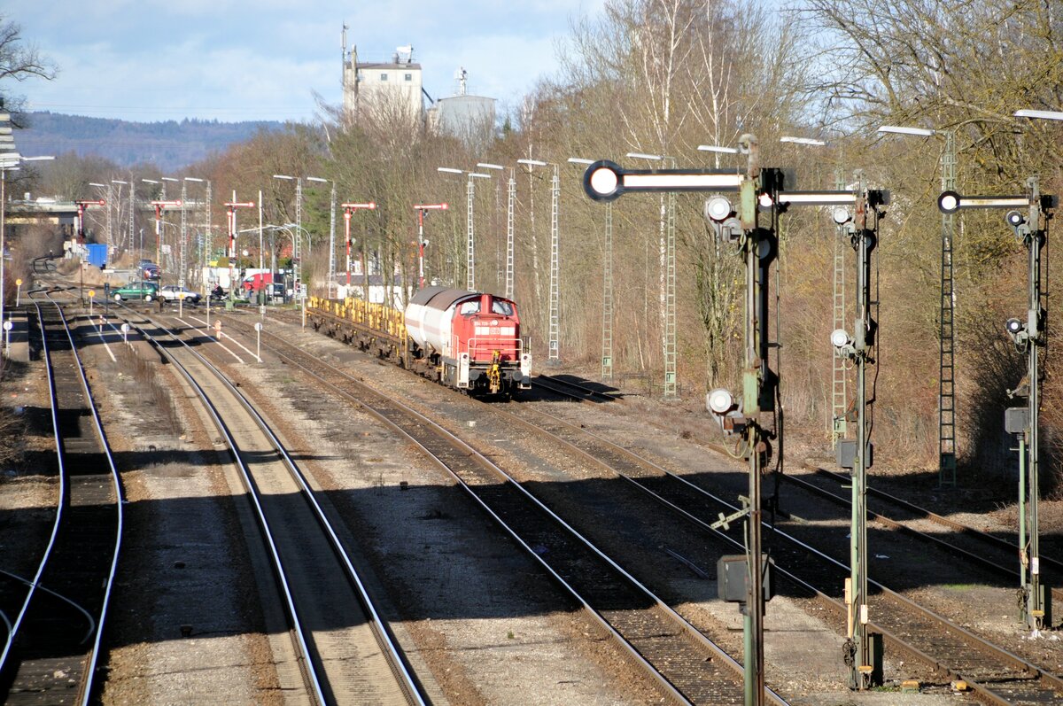 294 729-9 mit Güterzug nach Weißenhorn Industriegebiet in Senden am 23.11.2009.