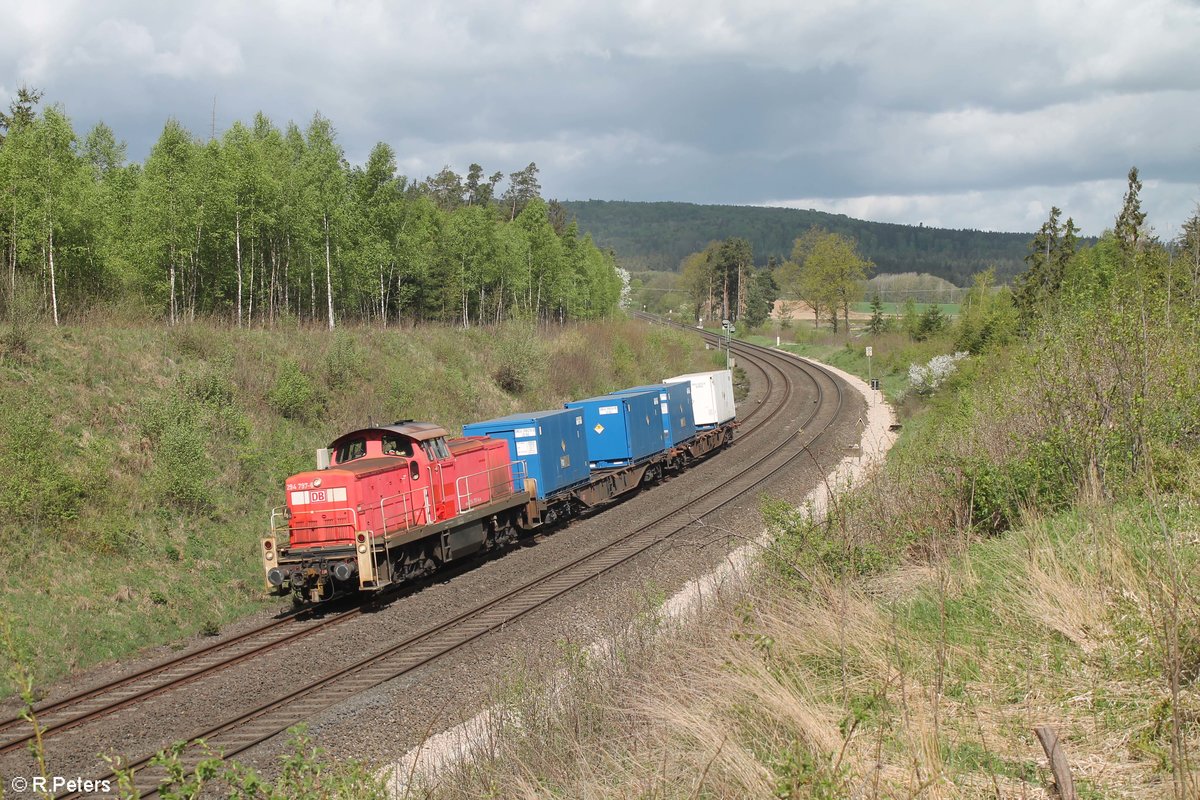 294 797-6 zieht kurz vor Wiesau den Radioaktiven Müllzug zur Recyklinganlage GRB in Mitterteich. 26.04.18