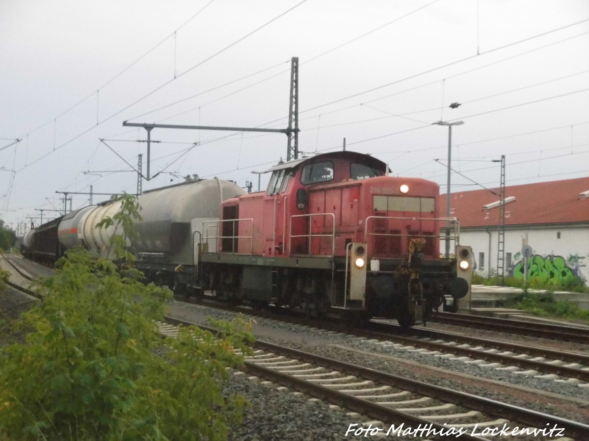 294 905 mit einem G�terzug beim verlassen des Bahnhofs Delitzsch unt Bf am 16.9.15