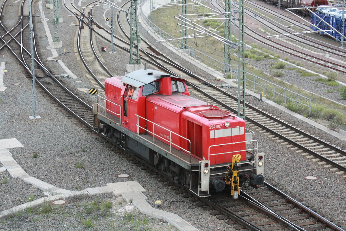 294 907 auf Rangierfahrt im G�terbahnhof Halle/Saale am 14.7.20