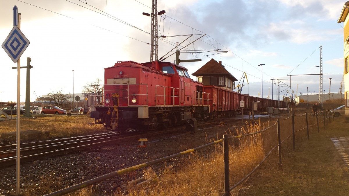 298 317-9 beim Rangieren im Bahnhof Wismar.24.02.2016