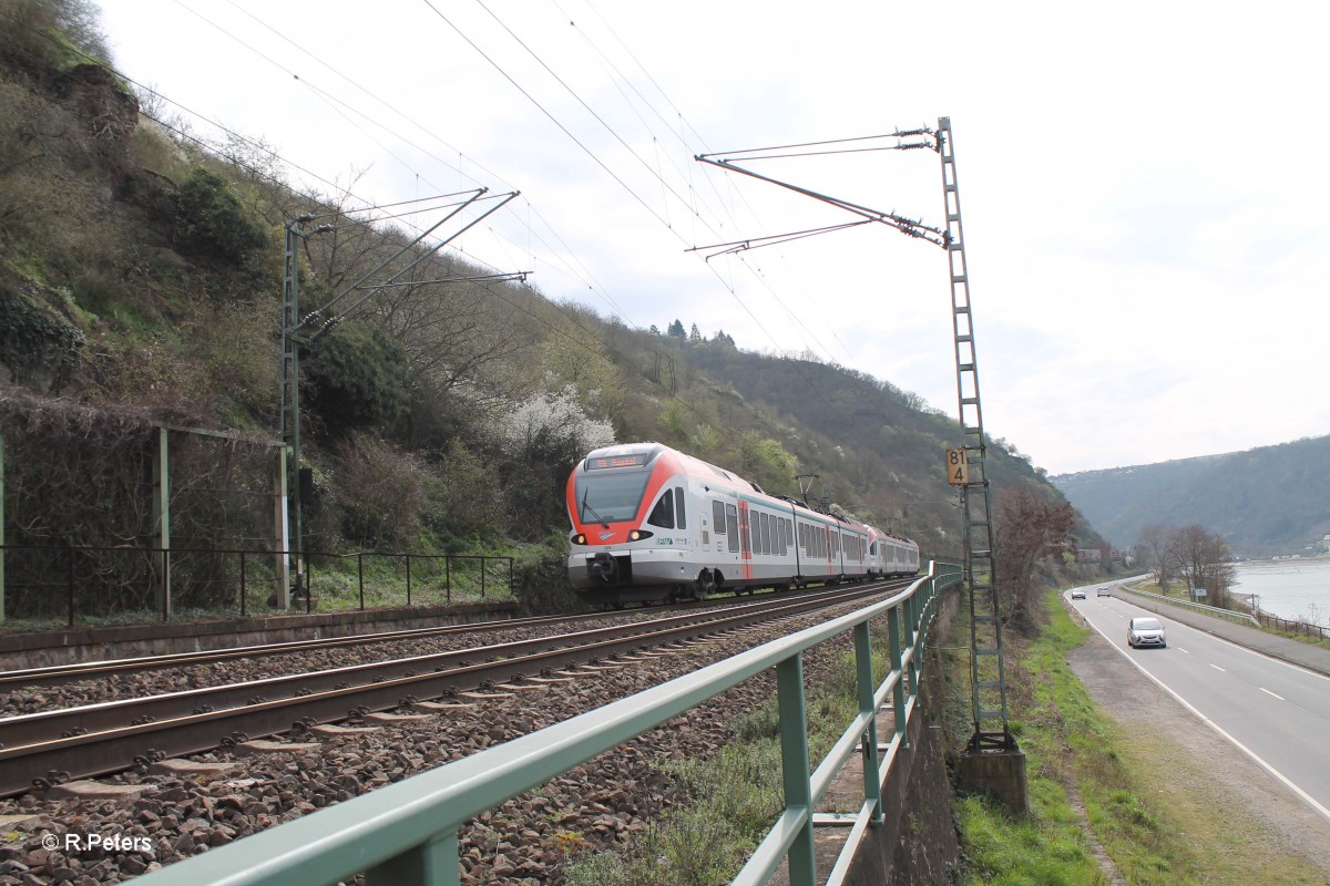 305 + 301 als SE25012 Frankfurt/Main - Neuwied beim Bahnübergang Niedertalbach kurz vor Kaub. 21.03.14