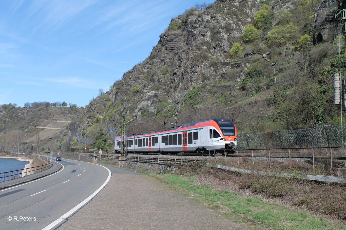 305 als SE25017 Neuwied - Frankfurt/Main kurz hinter der Loreley. 20.03.14