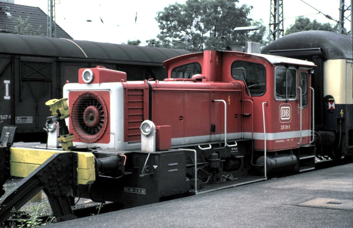 335 191-3 in Hildesheim im Mai 1990.