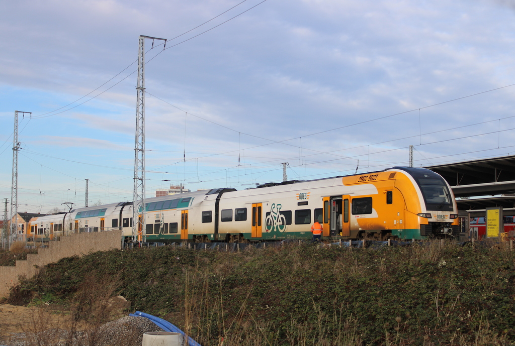 3462 129-2 stand am 16.01.202 im Rostocker Hbf.