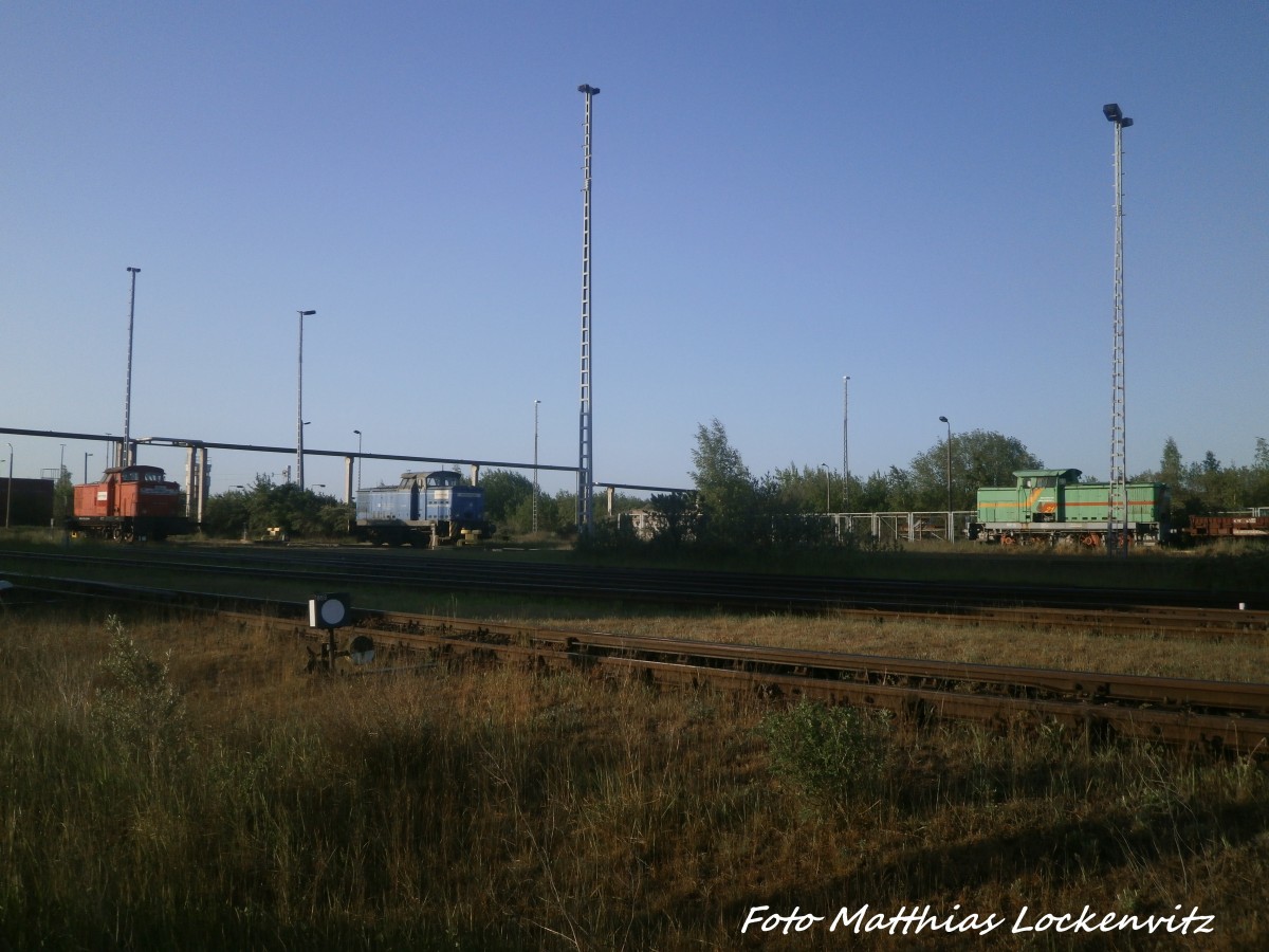347 975, 345 227 und LOK 21 der WAB abgestellt in Mukran/R�gen am 29.5.15