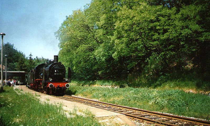 38 1182-5 im Bahnhof Reinhardsbrunn