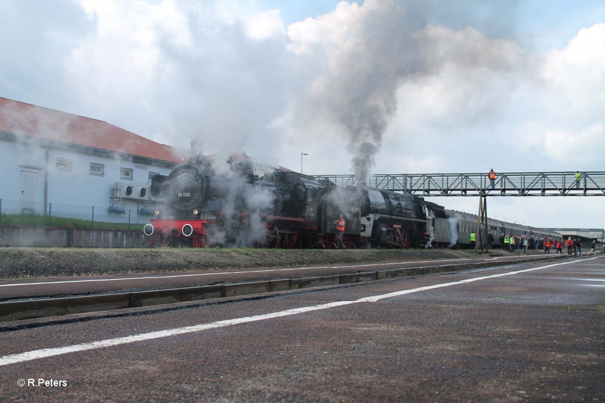 38 1301 hüllt sich in Rauch ein.