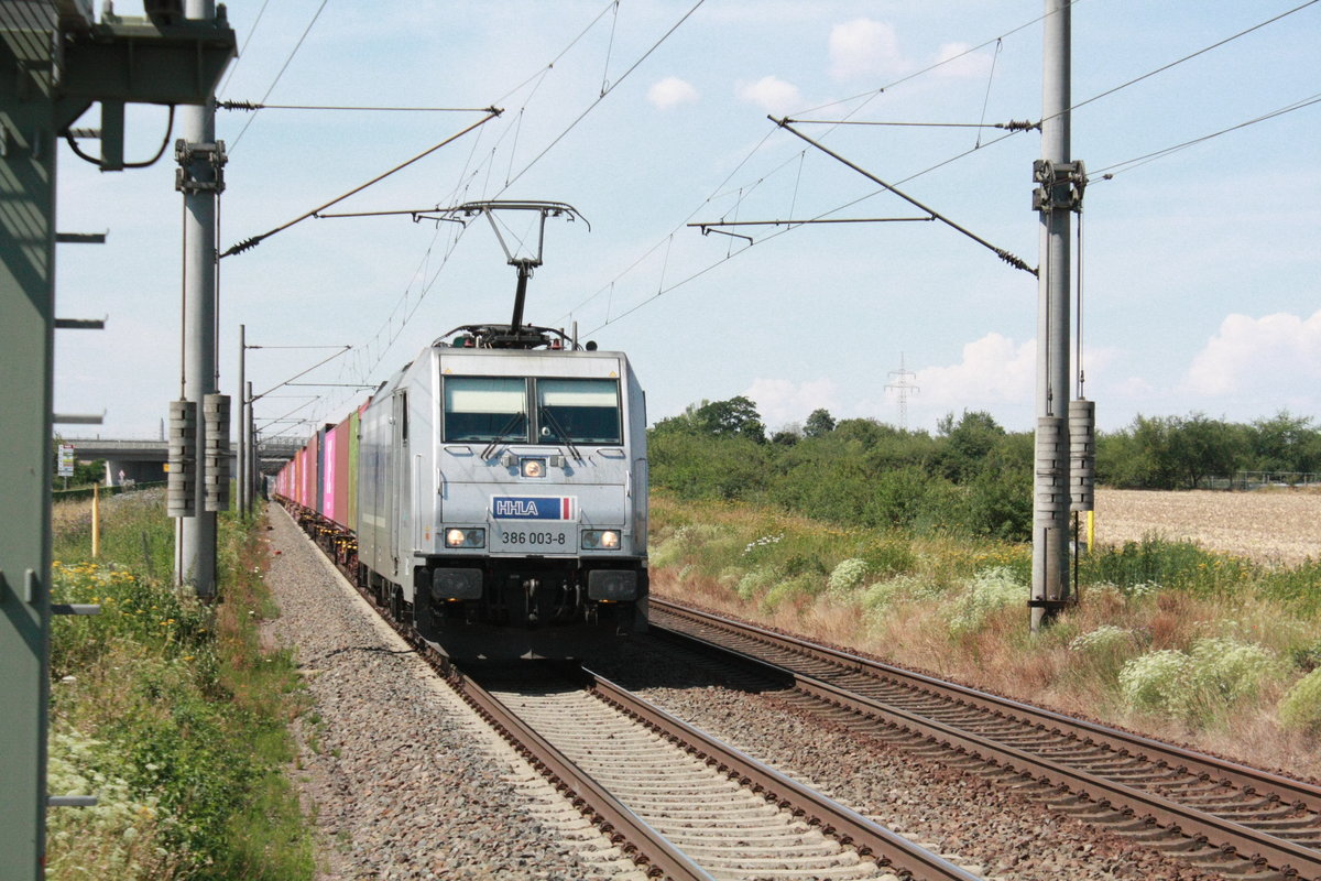 386 003 von HHLA/Metrans mit einem Containerzug bei der durchfahrt in Z�beritz am 14.7.20