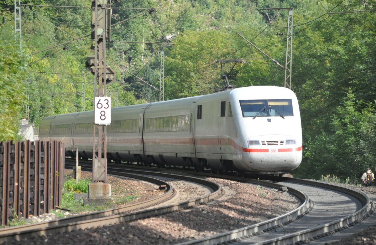 401 002-1 auf der Geislinger Steige am 12.09.2010.