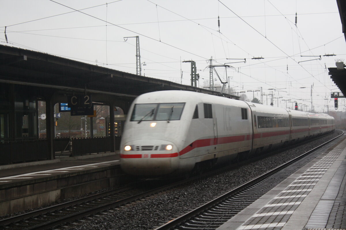 401 XXX bei der Durchfahrt im Bahnhof L�neburg am 4.1.22