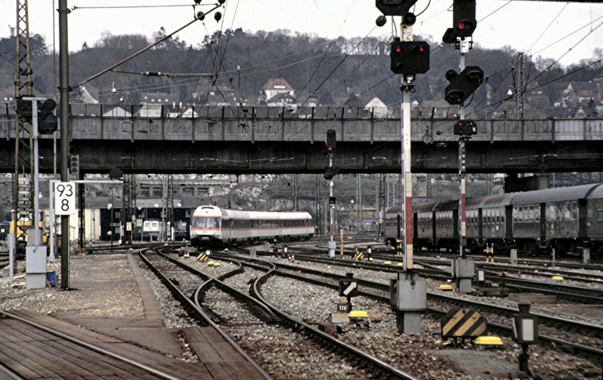403  Wei�er Hai  als IC in Ulm im April 1980.