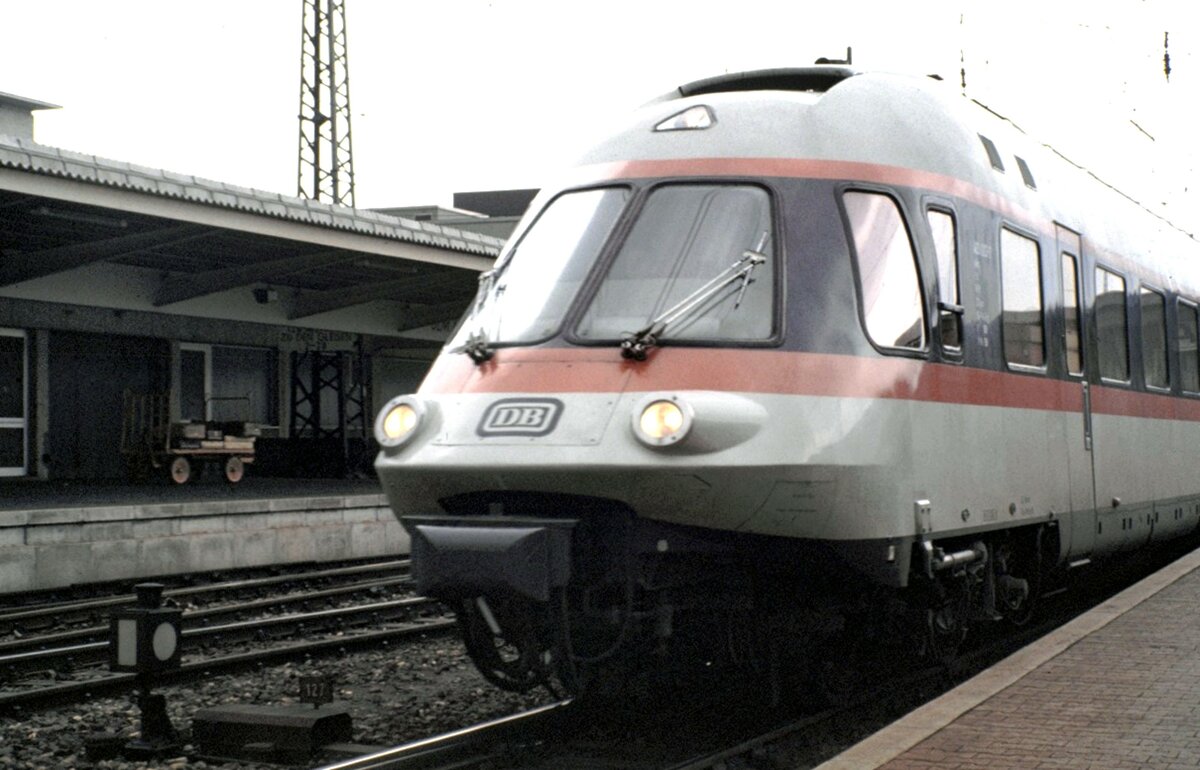 403  Wei�er Hai  als IC in Ulm im April 1980.