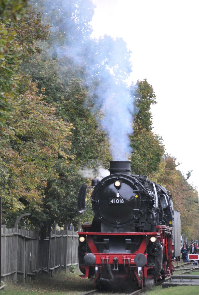 41 018 im Bahnpark Augsburg am 25.10.2009.